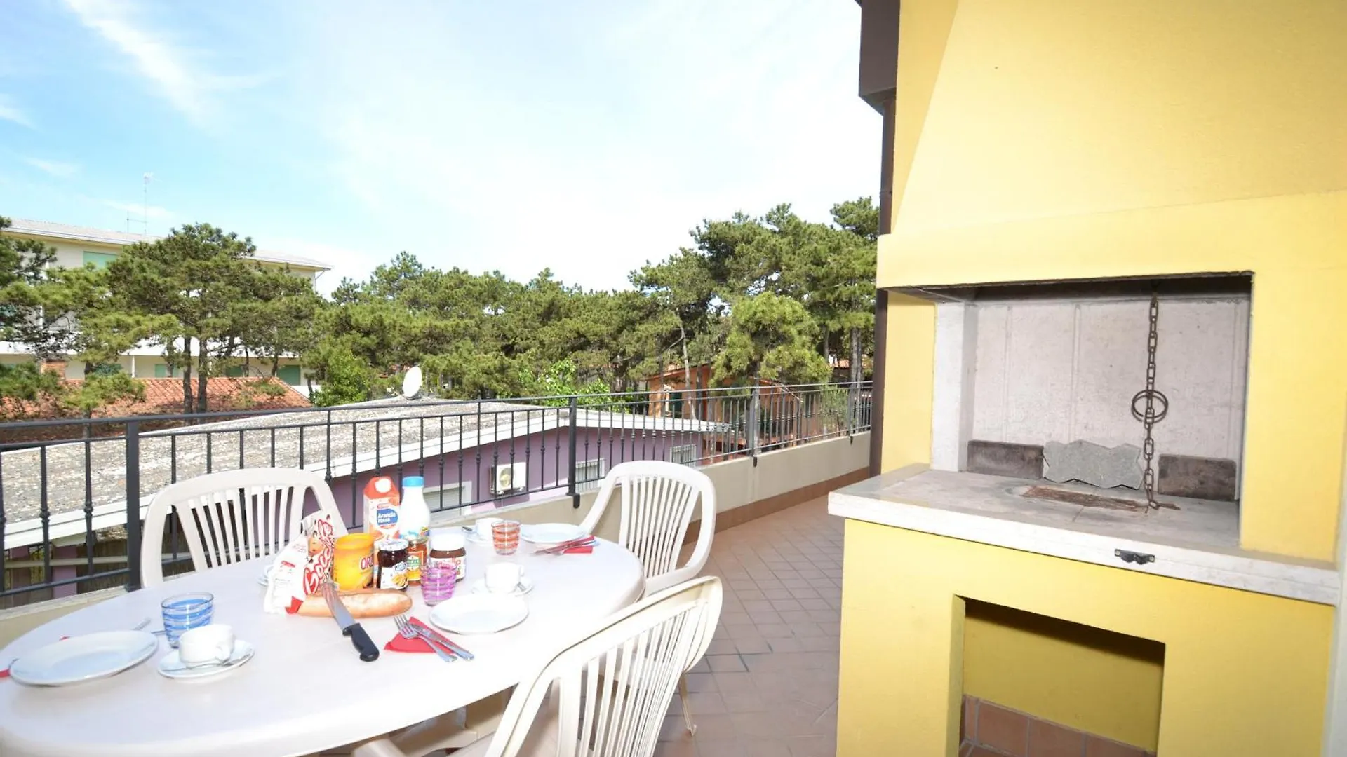 Апартаменты Charming Flat With A Big Terrace - Beahost Бибионе
