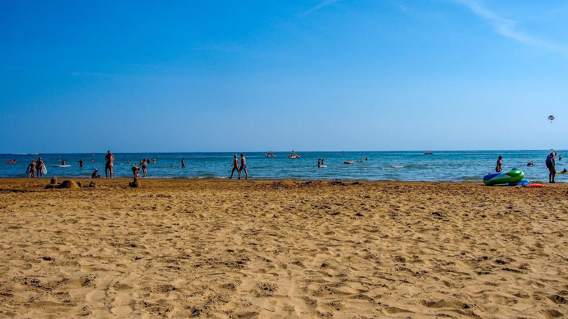 Charming Flat With A Big Terrace - Beahost Apartment Bibione Italy
